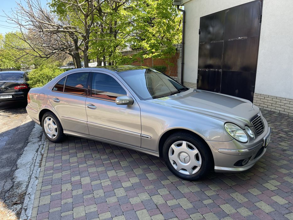 Продам Mercedes E500