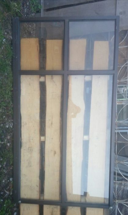 witryna aluminiowa przeszklona