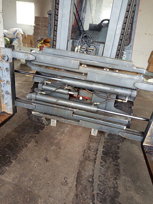 Wózek widłowy z dużym pozycjonerem