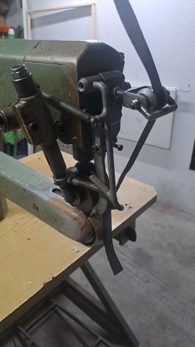 Maquina de calçado de bater costuras e meter fita. ACEITO PROPOSTAS DE PREÇO