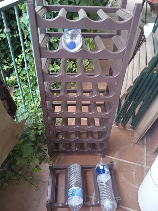 Garrafeira em Pvc com 10 secções de 4 garrafas cadacastanho secção