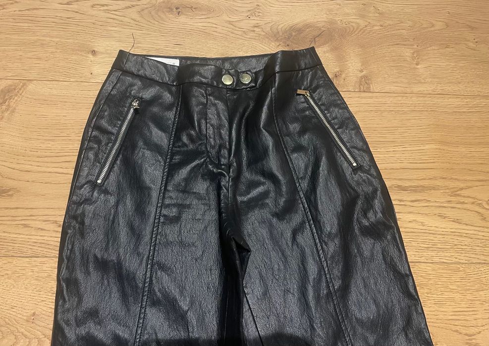 Calças ecopele marca Zara tamanho S usadas uma vez.