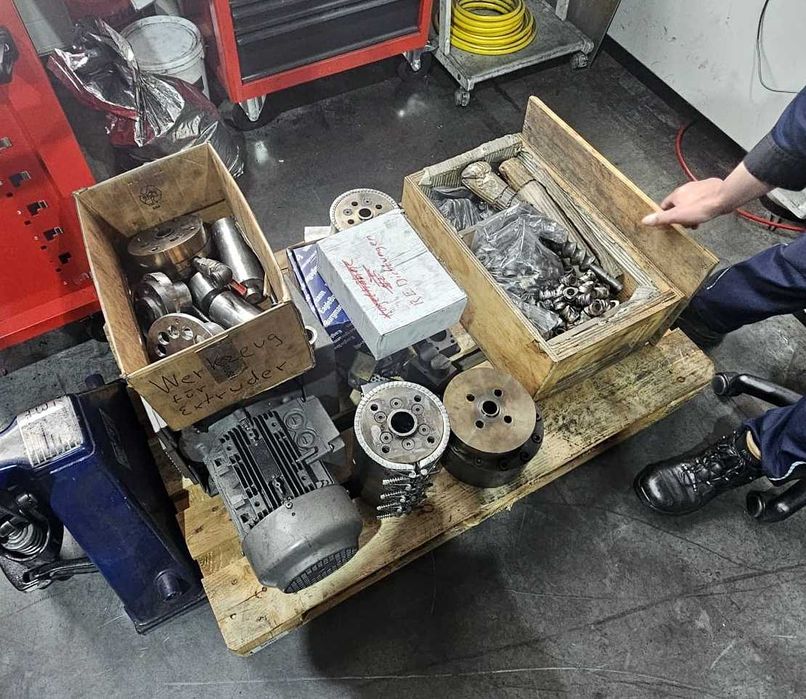 Extricom RE3 32   , 12-ślimakowy Ring Extruder