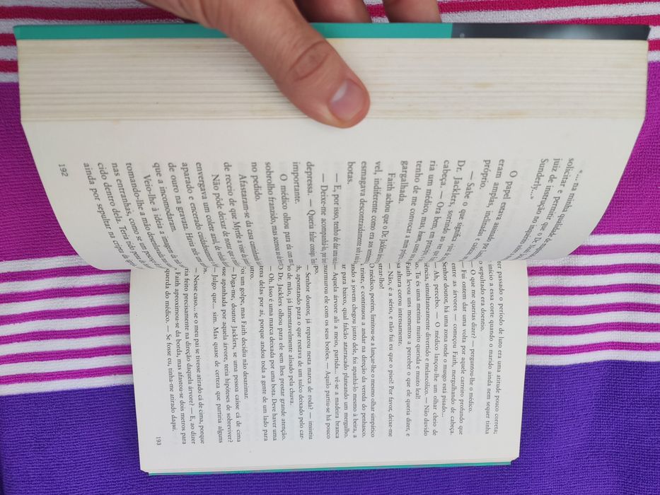 Livro: A árvore das mentiras (Frances Hardinge)