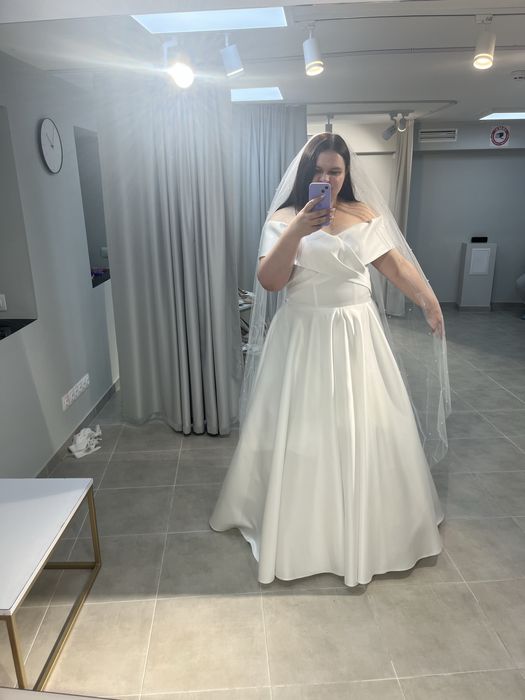 Продаж весільної сукні