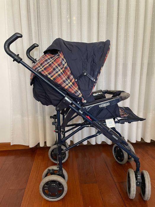 Carrinho de passeio de bebé