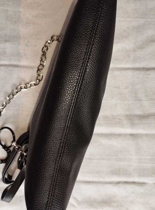 Stylowa czarna torebka z łańcuchem – Cropp