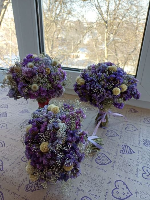 Весняні букетики з сухоцвітів