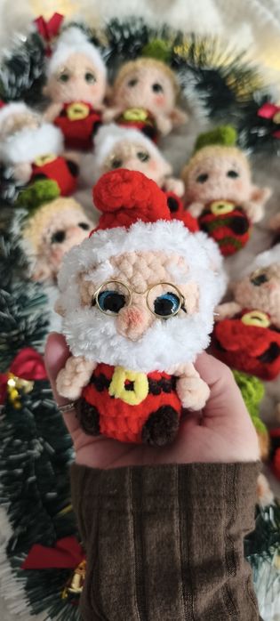 Mikołaj, maskotka szydełkowa, breloczek.Boże Narodzenie ozdoby