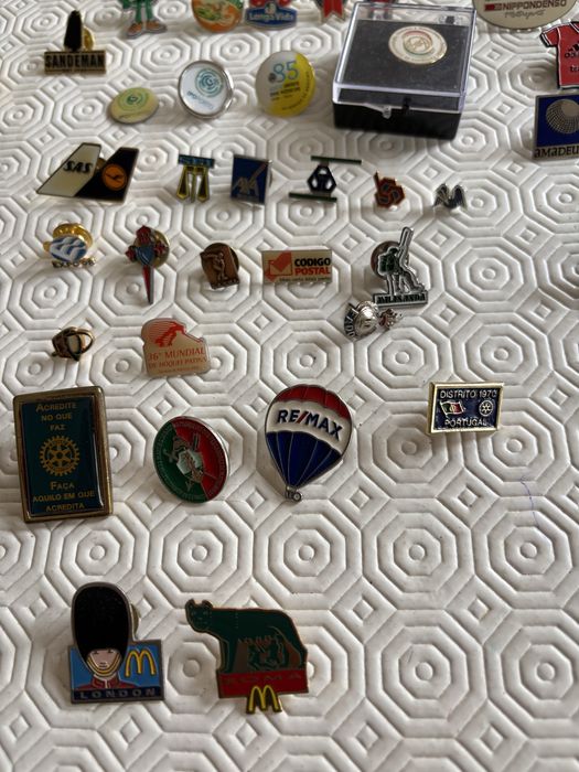 Pins vários temas