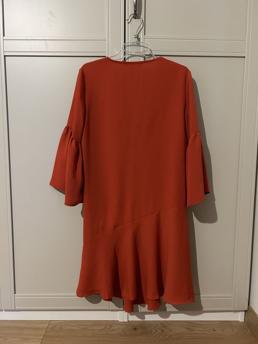 Czerwona szeroka sukienka Mango