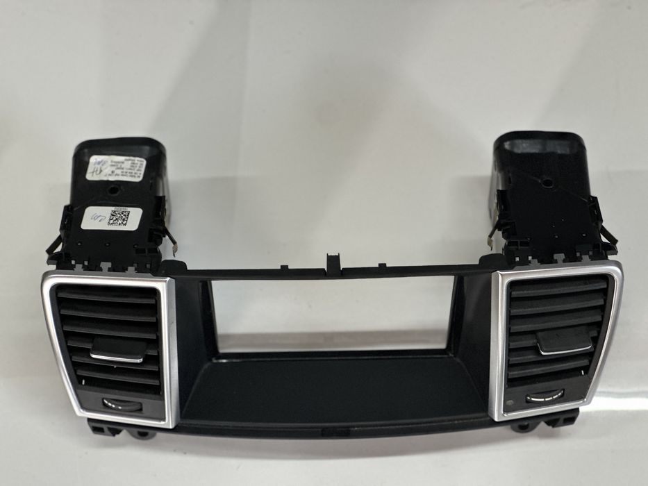 Центральний дефлектор торпедо Mercedes-Benz ML w166 Авторозборка