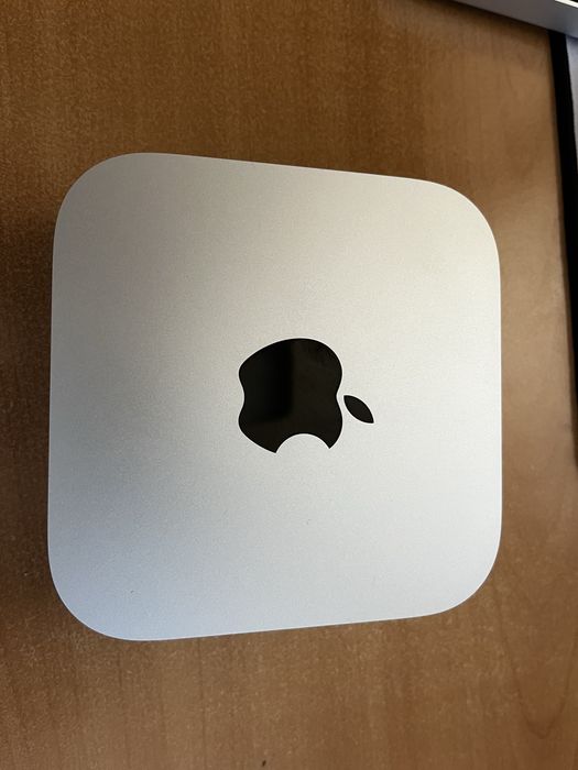 Продам mac mini m4 с док станцией satechi и клавиатурой