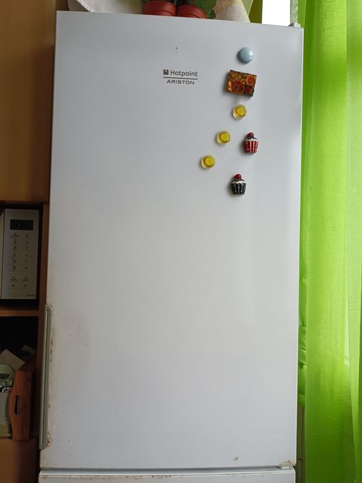 Frigorífico combinado no Frost Hotpoint funciona com sinais na porta