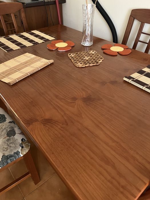 Mesa extensivel e 4 cadeiras