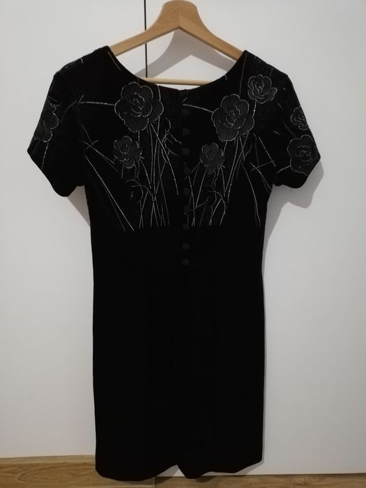 Czarna elegancka sukienka welurowa r. 40 L