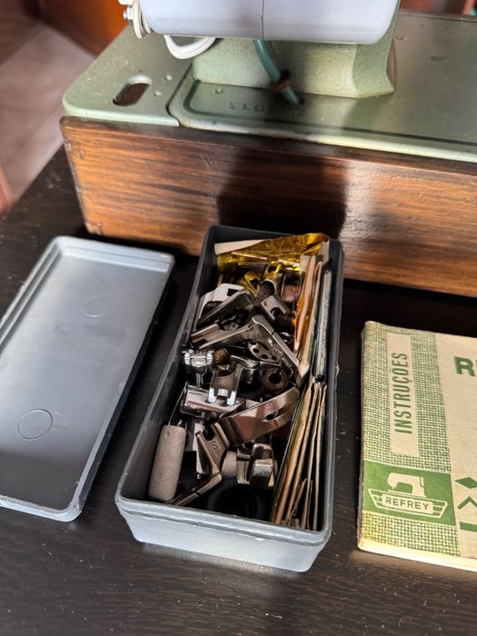 Máquina de Costura Refrey Transforma