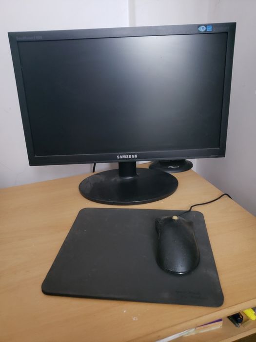 PC Computador (torre, monitor, teclado e 2 colunas)-  Ver Descrição