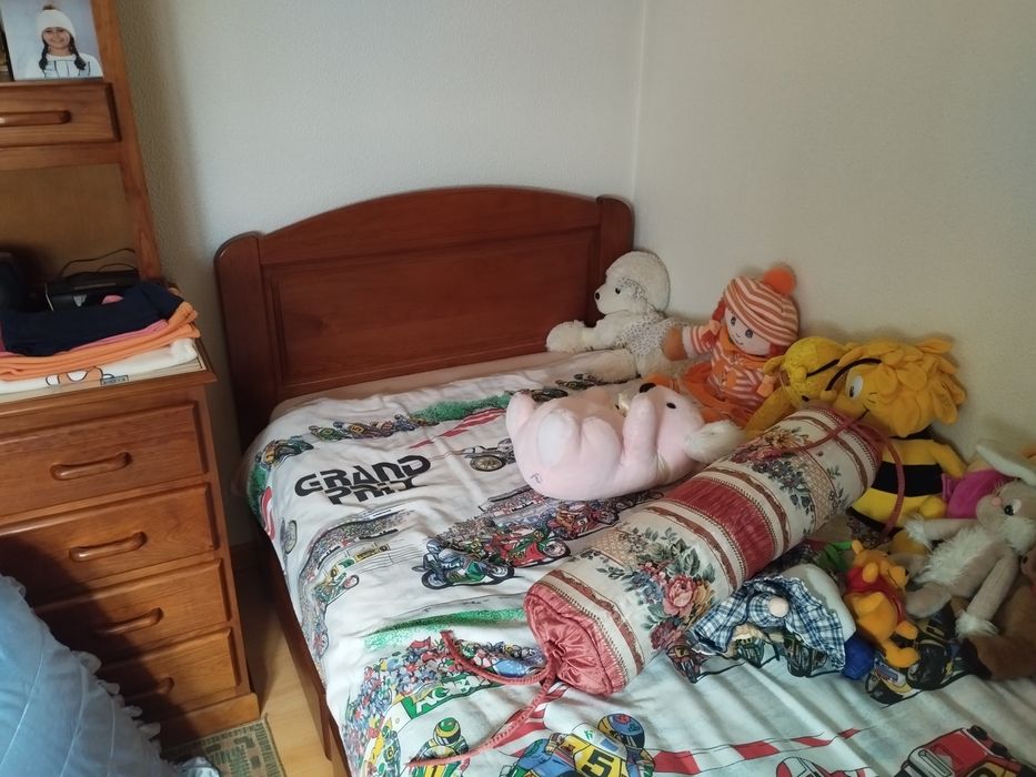 Mobília completa de quarto solteiro/infantil em excelente estado