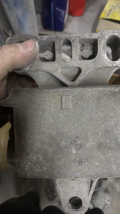 Подушка двигателя golf 4