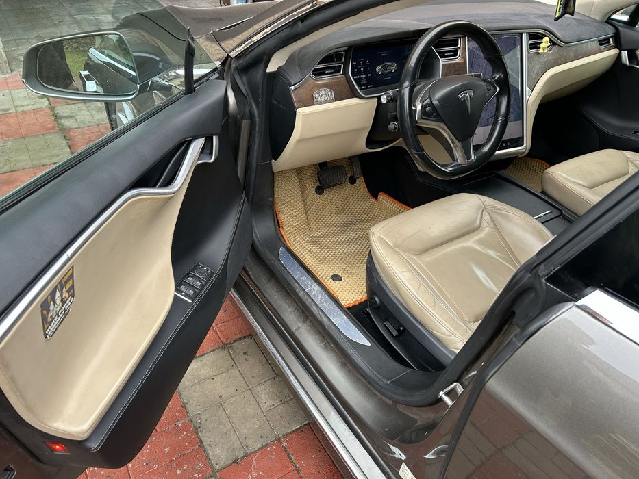 Tesla Model S 90d 2016