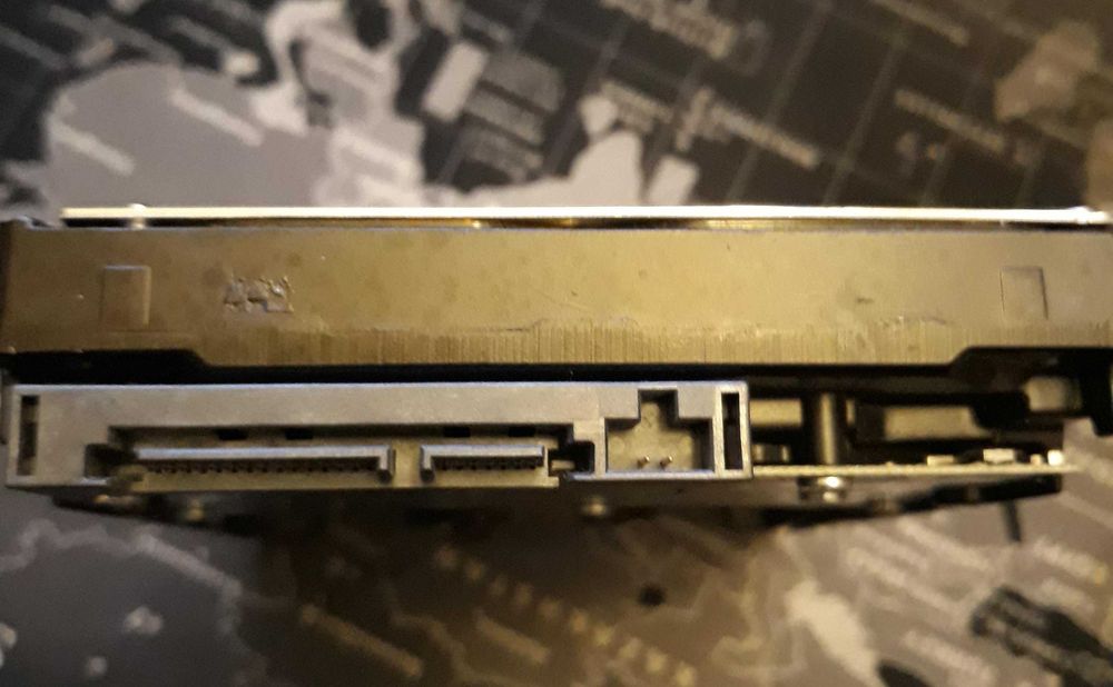 Disco Hitachi 3.5" SATA 2TB com bad sectors