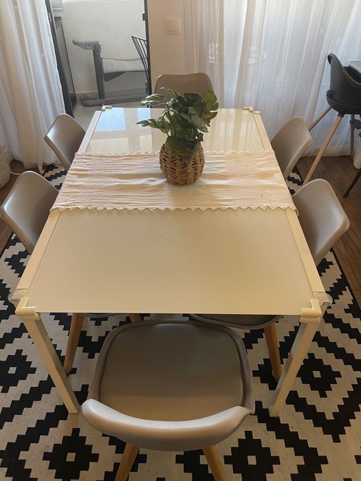 Mesa de Jantar em Vidro