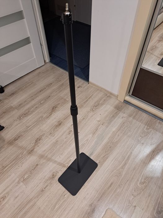 Statyw do mikrofonu z metalową podstawą