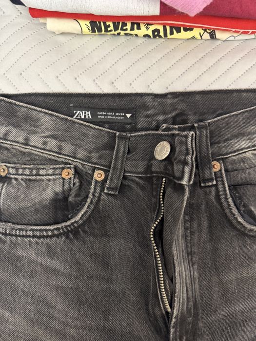 Джинси  Straight в ідеальному стані , 34 розмір, Zara