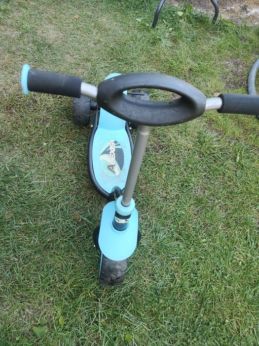 Hulajnoga trójkołowa