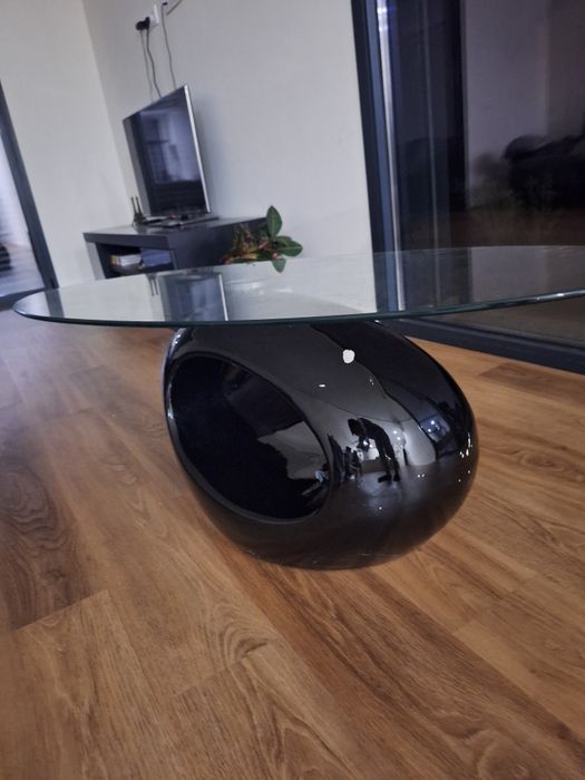 Mesa de centro / apoio (Tampo de vidro, base preta)