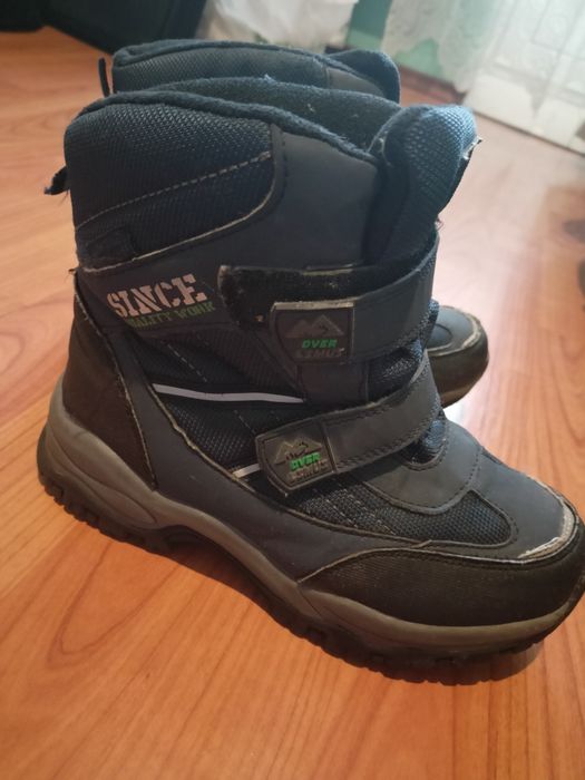 Чоботи ботинки сапоги.