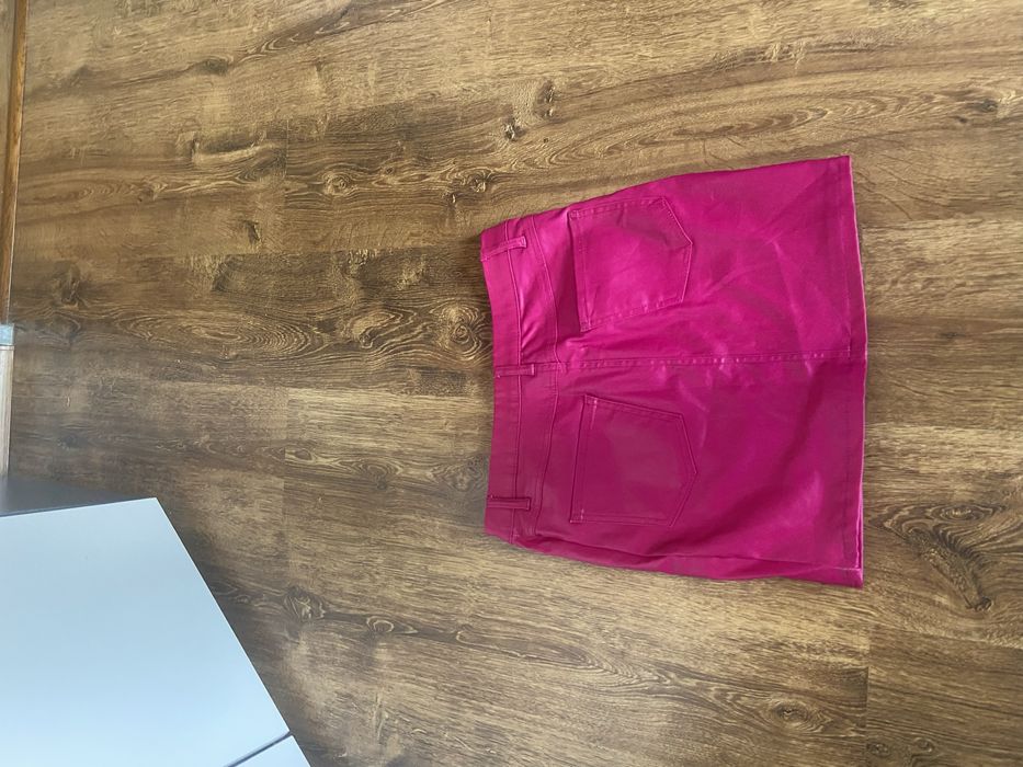 Różowa spodniczka Bershka S