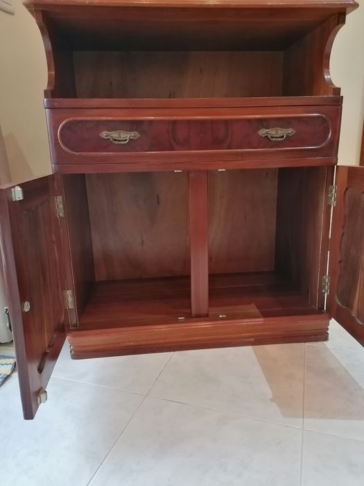 Móvel vintage em madeira