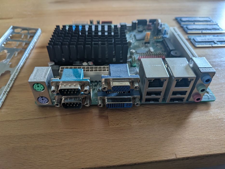 Płyta Intel z CPU Atom+ 8gb ram