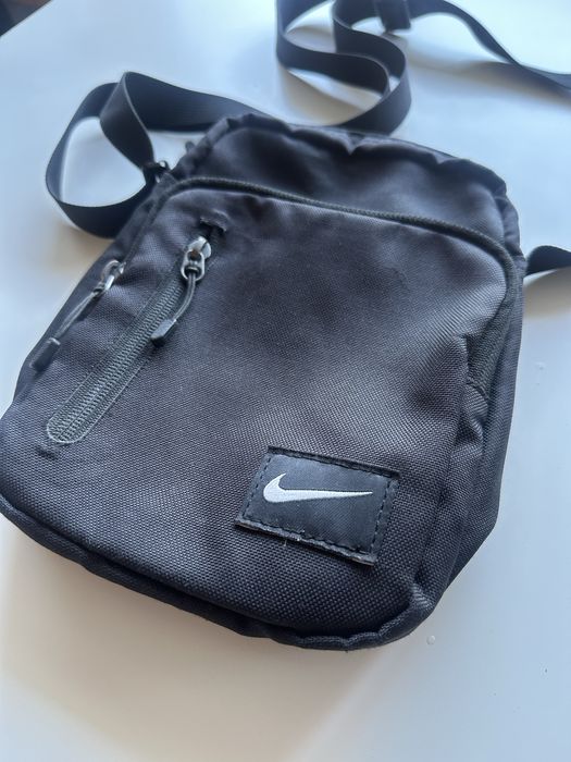 Saszetka Nike Core Small Items II