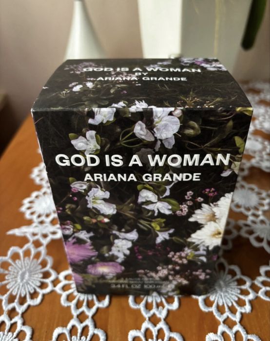 Pudełko po perfumach Ariana Grande