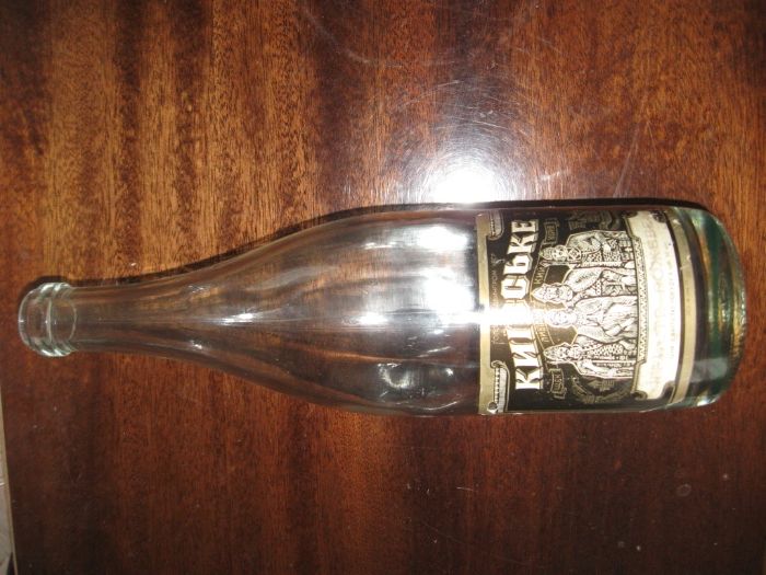 Стеклянная бутылка.