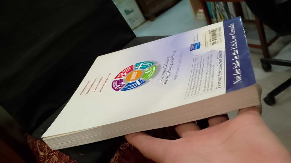 Consumer Behavior: Buying, Having and Being - Michael R. Solomon