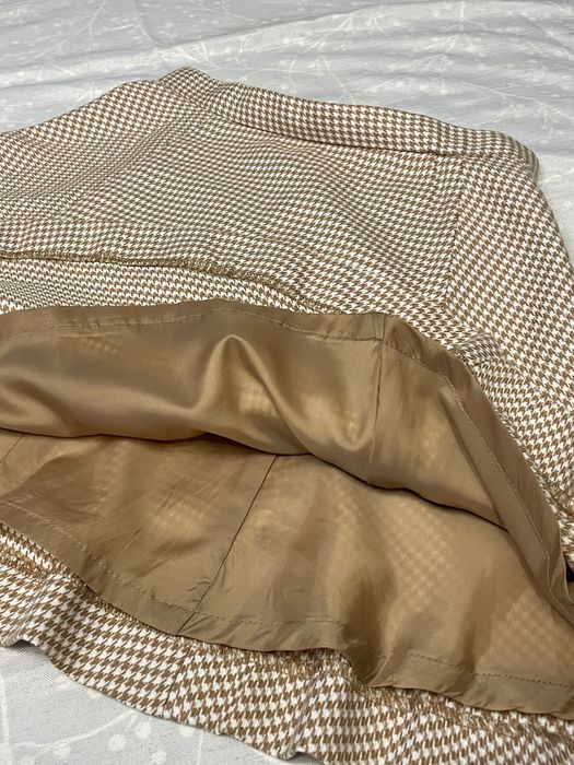 Міні-спідниця бренду Monki