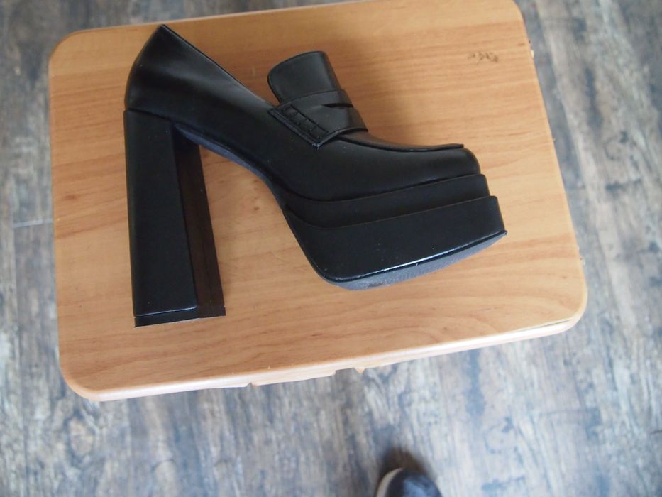 Buty  damskie czarne firmy DeeZee