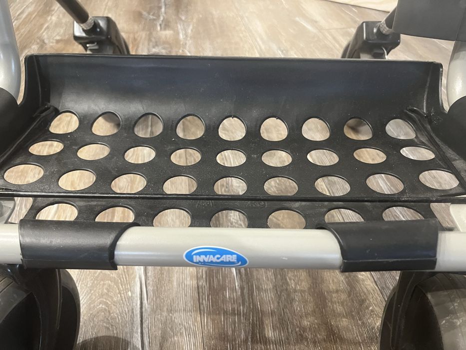 Ходунки для инвалидов.