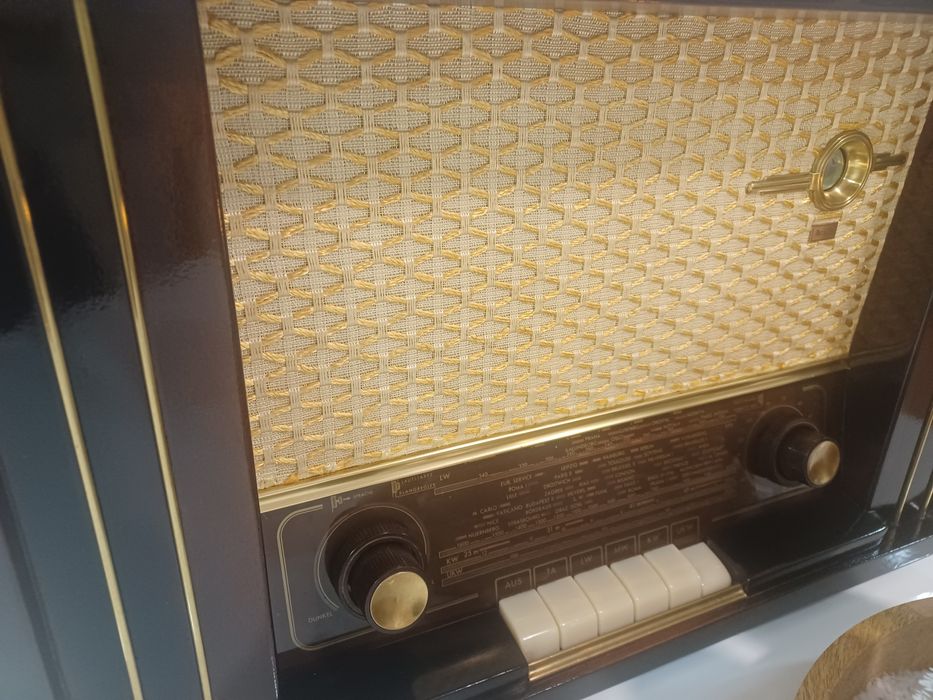 Rádio antigo, do ano de 1954