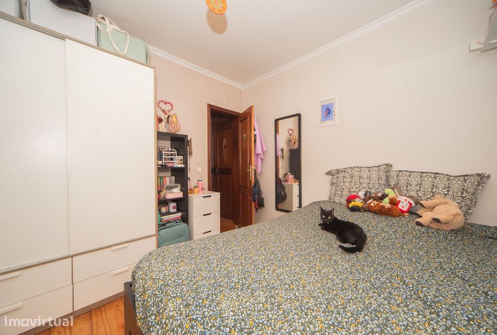 Apartamento T2+1 com cave e espaços adicionais na Tv. Nazaré, Lisboa