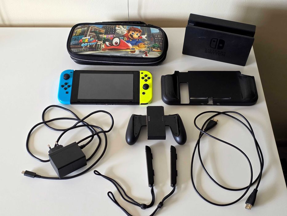 Konsola Nintendo Switch niebiesko-zielona zestaw