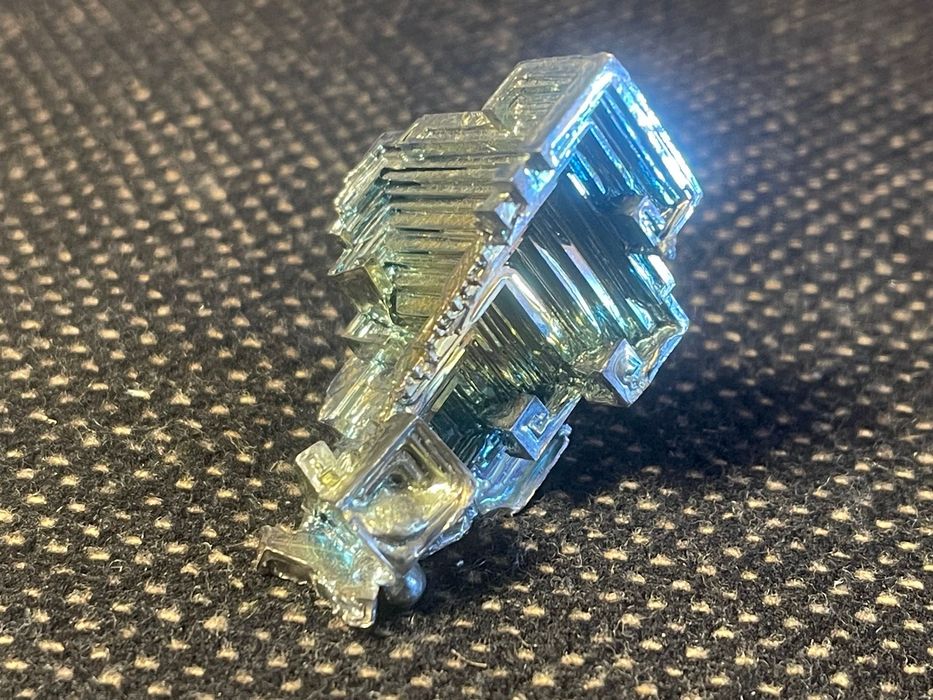 Aglomerado de Cristal de Bismuto – Mineral Cultivado em Laboratório