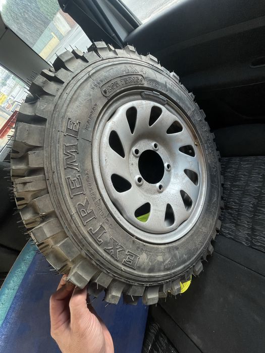 Fedima Extreme Competition 4x4  205/75 R15 novo com pelinhos