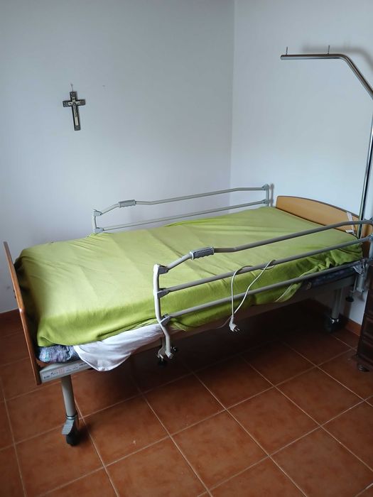 Cama articulada com motor