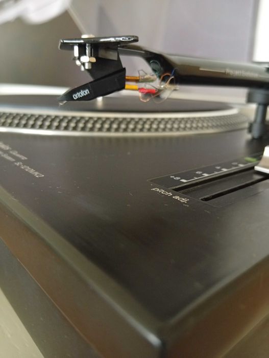 Gira-discos Technics SL-1210 MK2