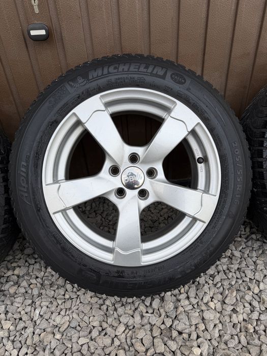 Felgi z oponami Toyota 5x100 205/55 R16 Toyota Auris Corolla
